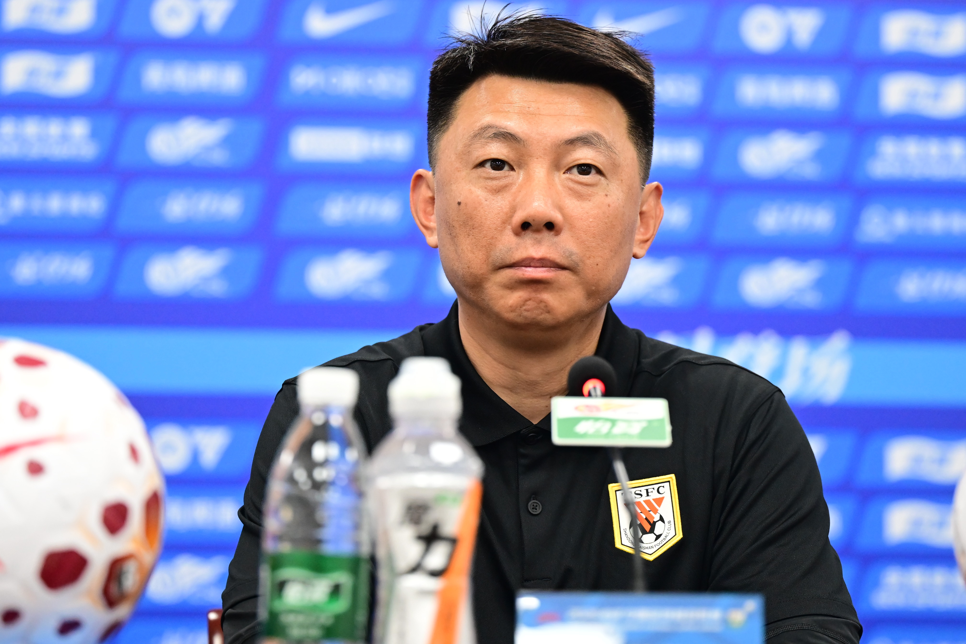 鲁媒:泰山队输了比分却没输掉骨气,绝境里没有摆烂、没有放弃
